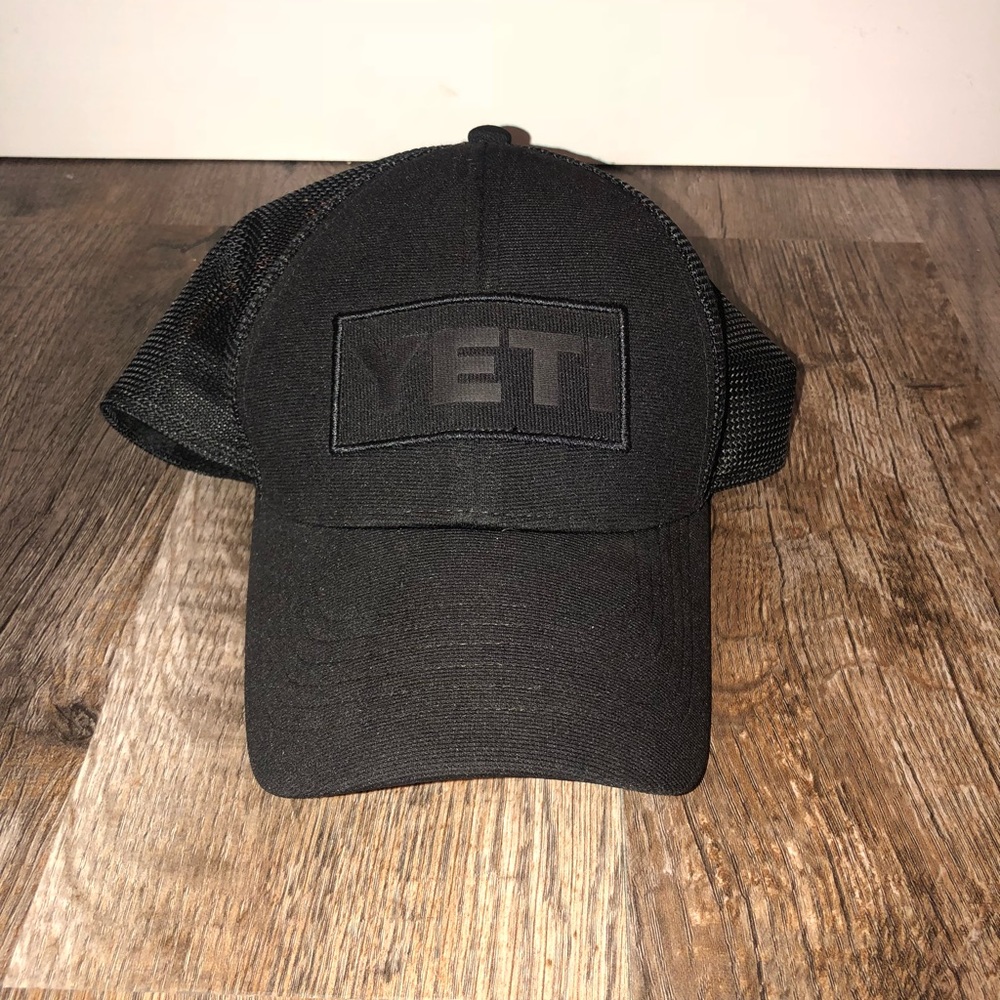 Black yeti trucker hat